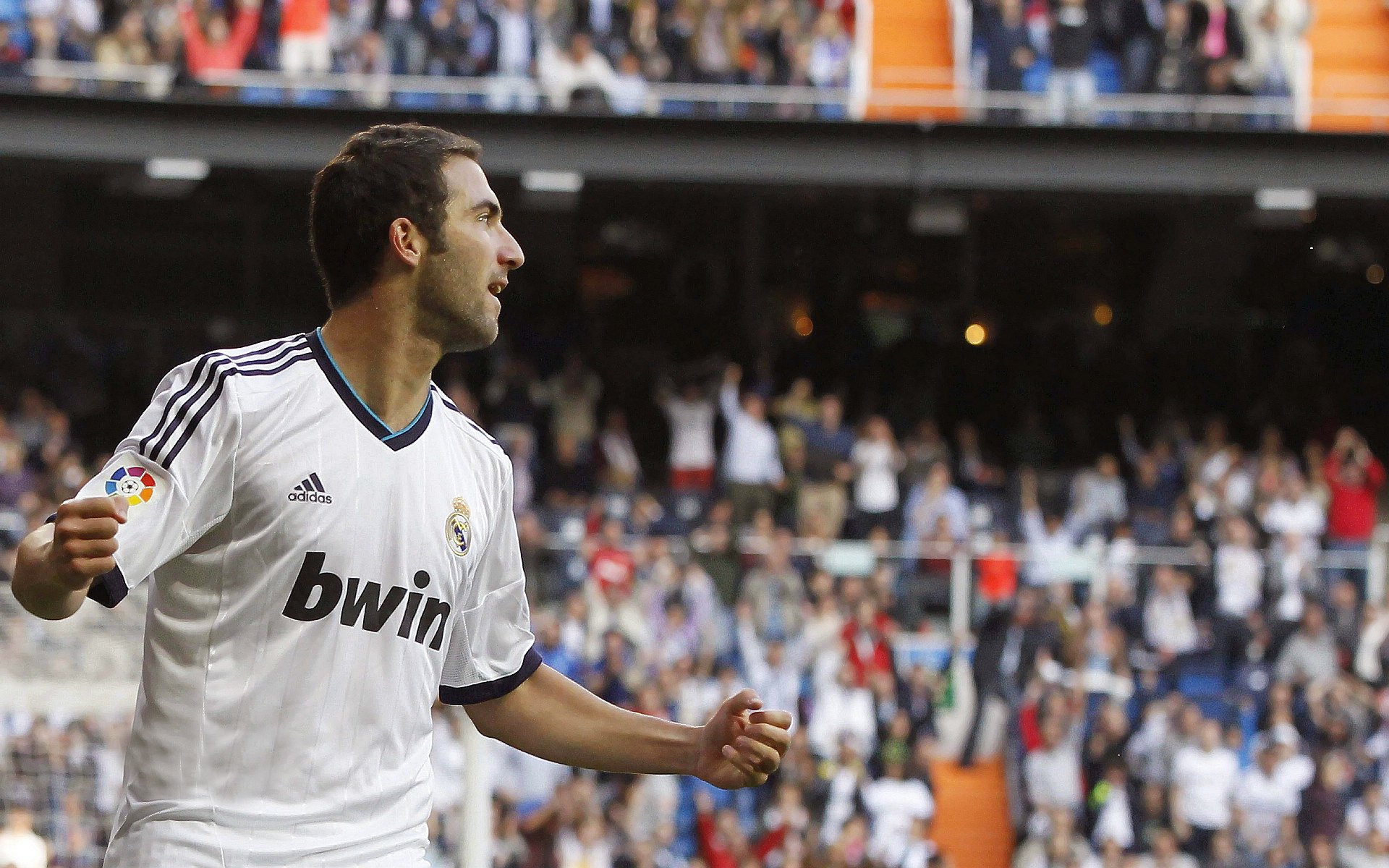 拜仁正式签下天才中场